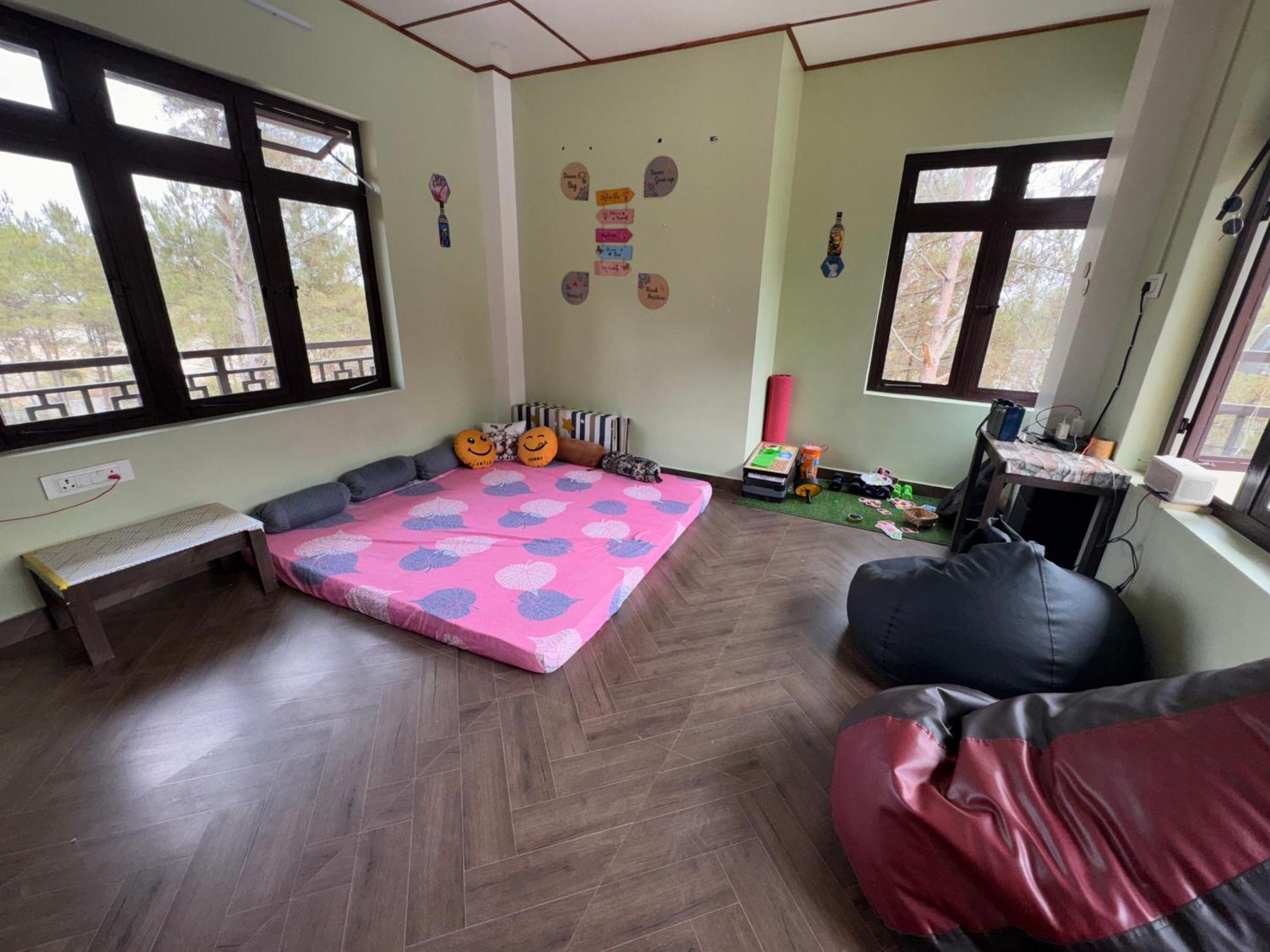 Xtsy Travellers Hostel Shillong Exterior foto